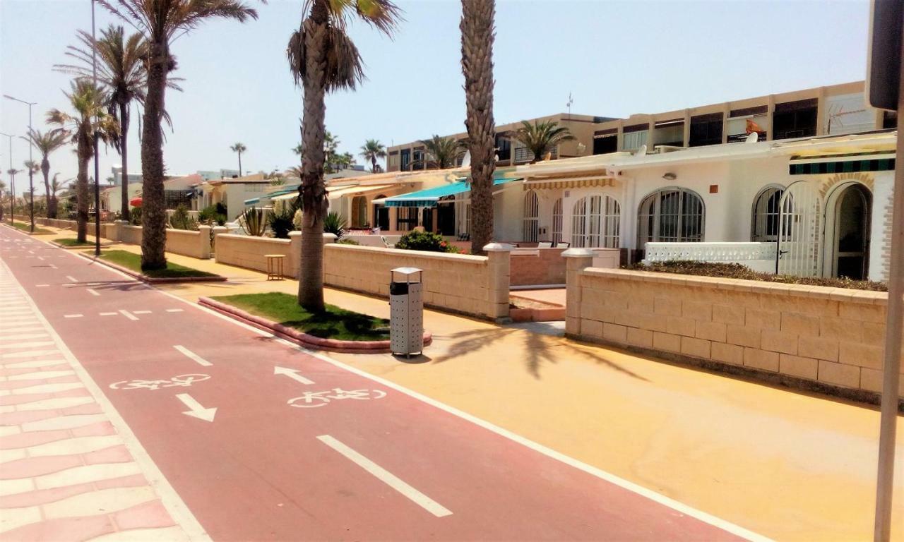 Estudio Frente Al Mar Roquetas de Mar Exterior foto